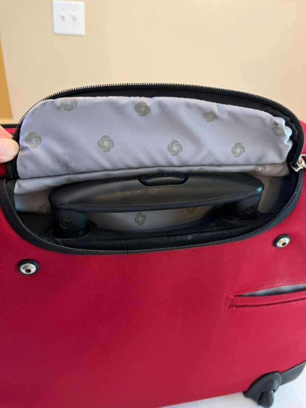 SAMSONITE | Red Softside Rolling Carry-On Business Case Travel Organizer-EUC - Picture 3 of 16